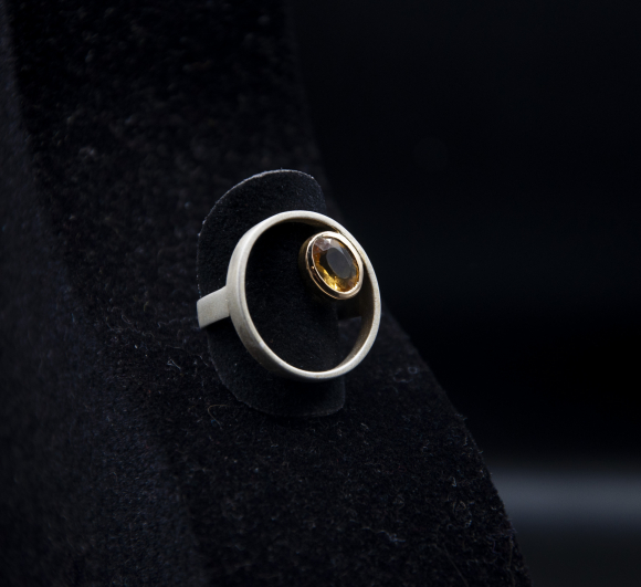 Anello con citrino ovale