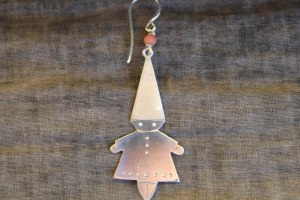 Ciondolo "folletto" trafora...