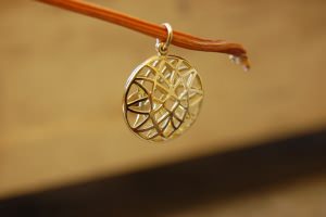 Ciondolo con doppia lastra d'oro...