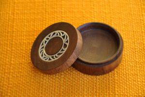 Scatolina in legno di noce tornita a ...