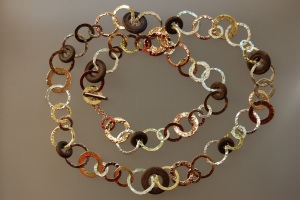 Collana composta da anelli in oro gia...