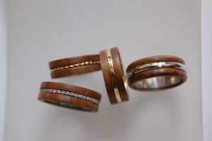 Serie di anelli in oro bianco e giall...