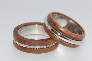 Fedine in oro bianco 750/1000 con leg...