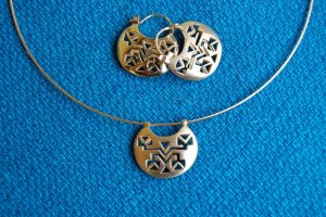 Girocollo e orecchini in oro 750/1000...